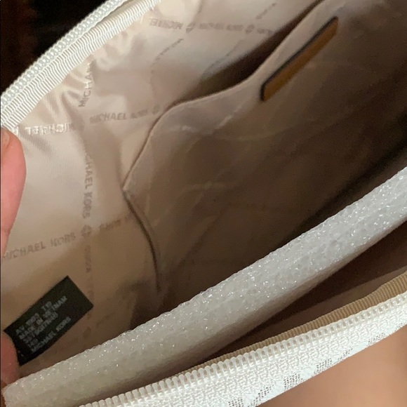 Last one vanilla only 🎉New MK laptops bag 🖤 - Picture 6 of 6